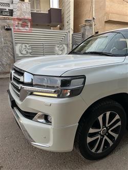 تۆیۆتا لاند کروزەر